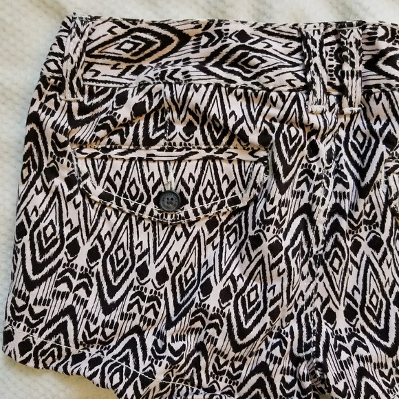 Black and white A&E Short Shorts Sz 00 - Picture 4 of 6