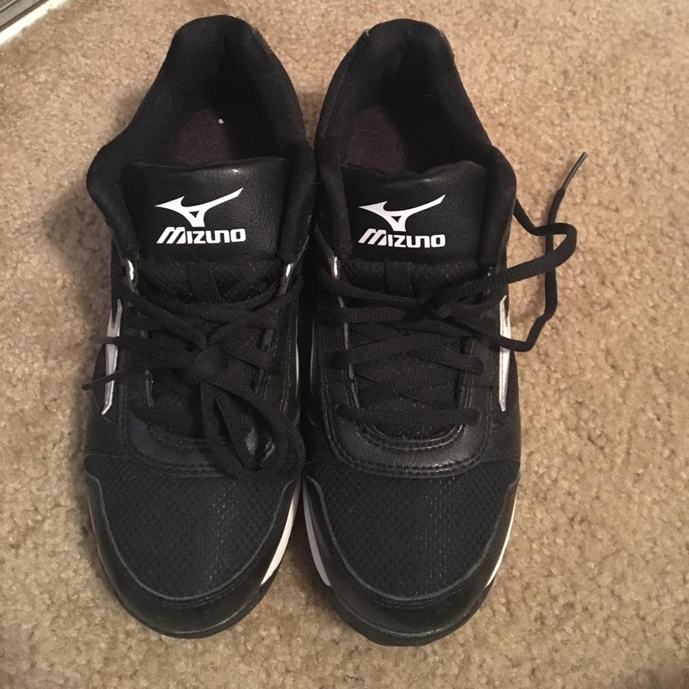 Girls Mizuno Cleats