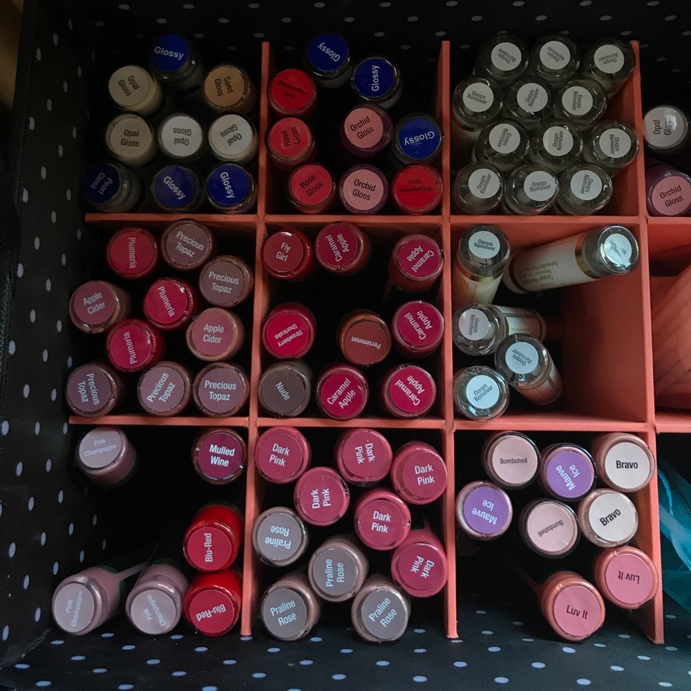 LipSense Picture shows colors & glosses available