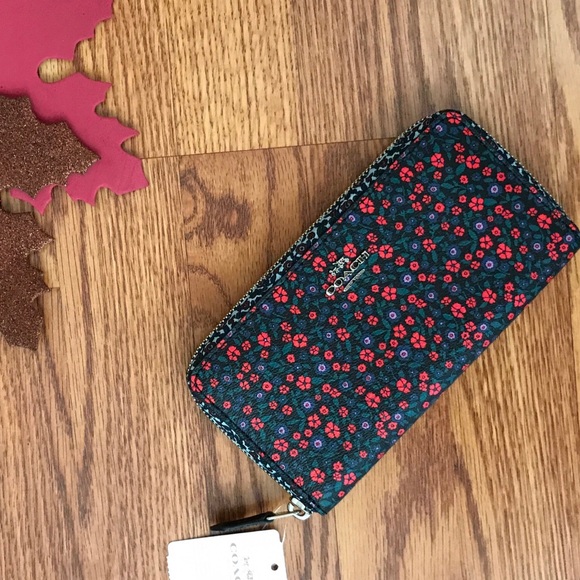 Coach Handbags - Coach Zip Wallet in Ranch Floral NWT