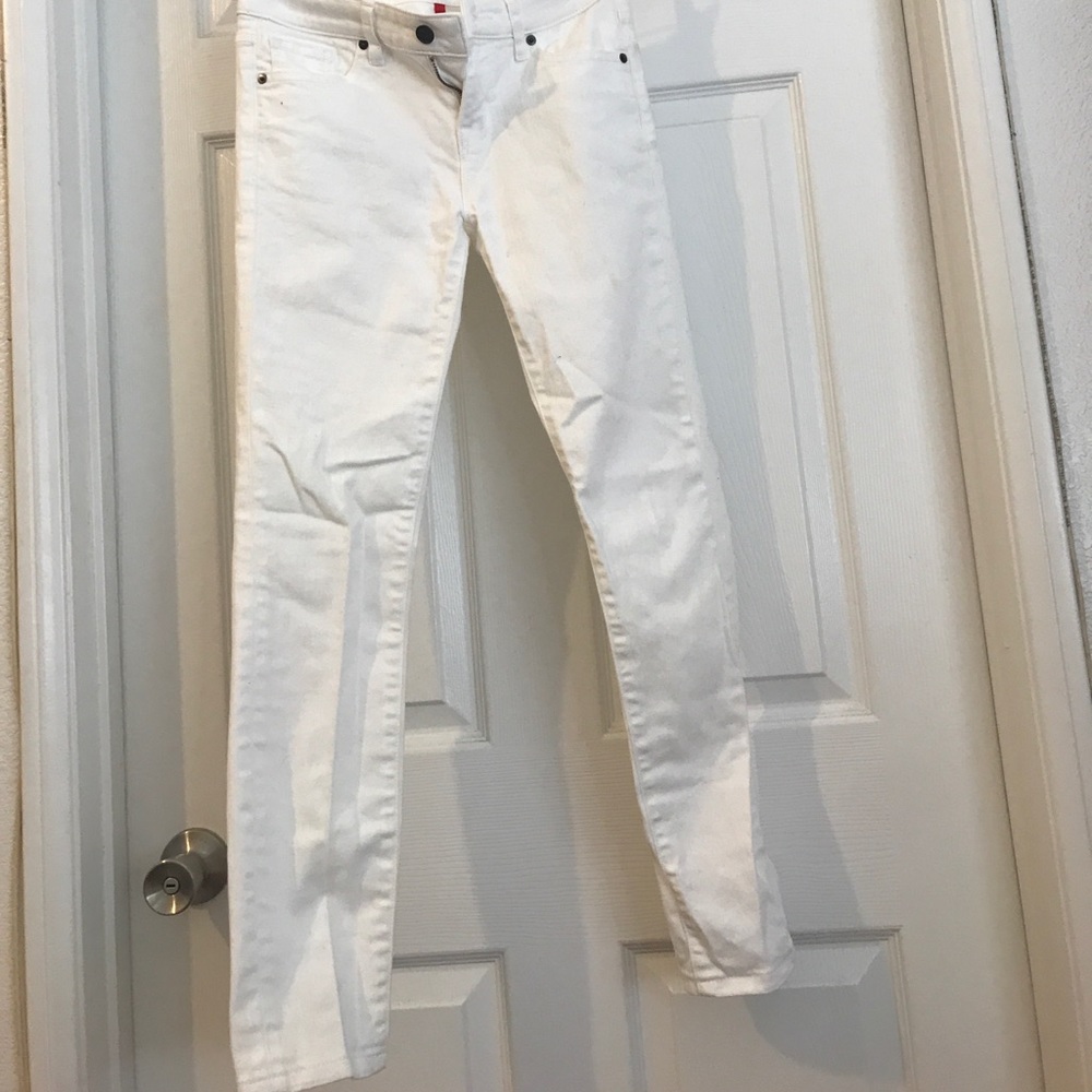 White skinny jeans