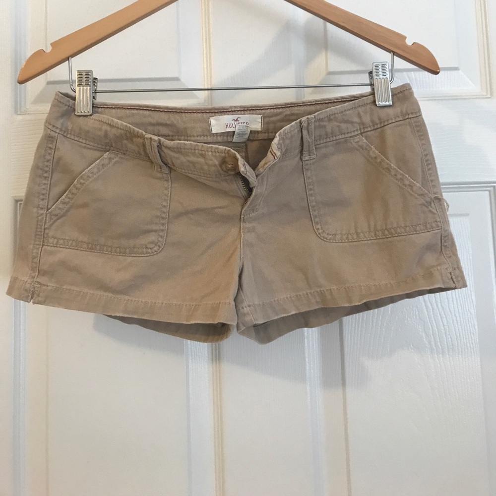 Hollister beige shorts