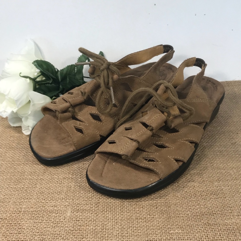 Womens 8W Tan Sandals by Cobbie Cuddlers