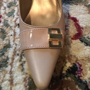 Nine West Pointy Toe Pumps. Nude color.