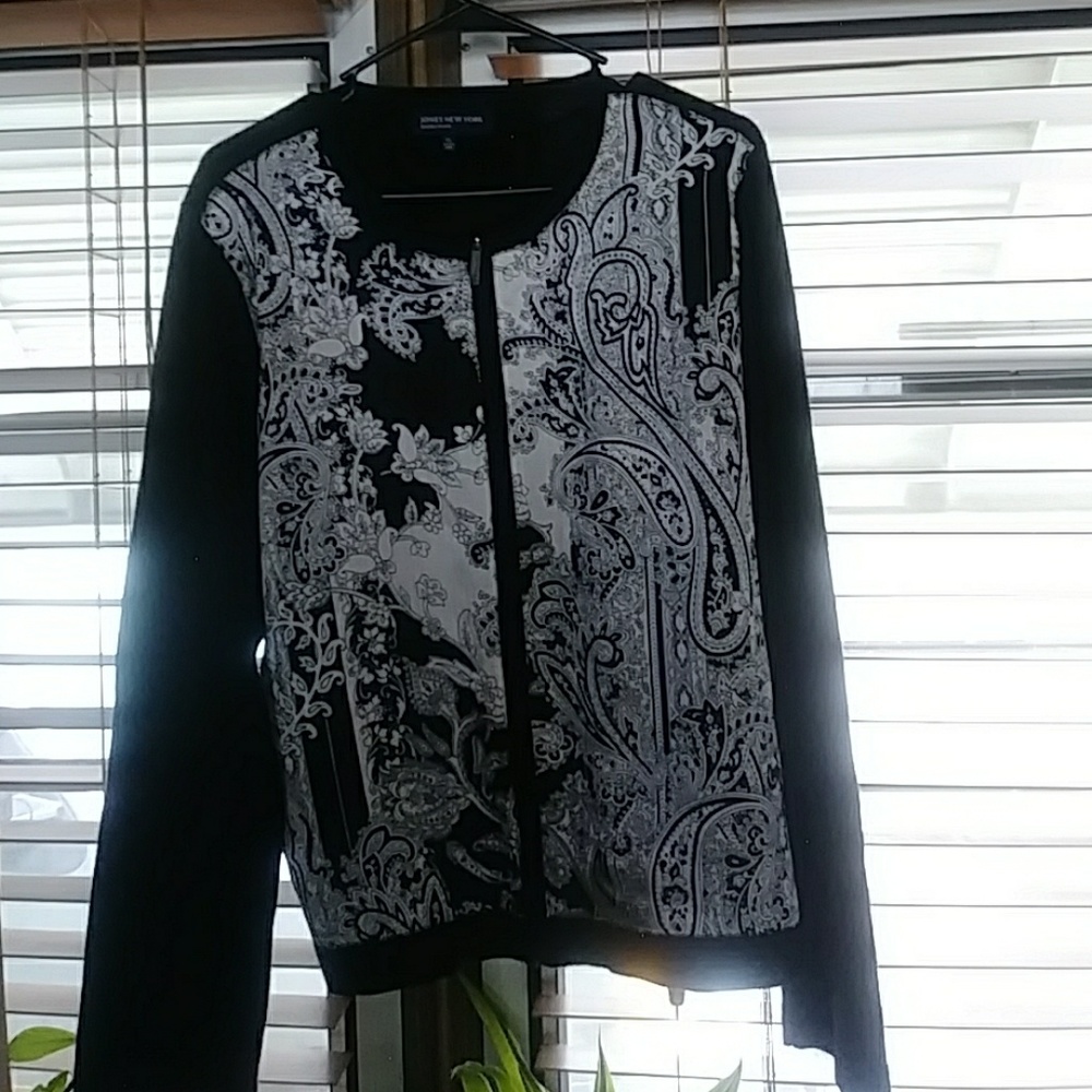 Brand new never worn Jones of New York signature s