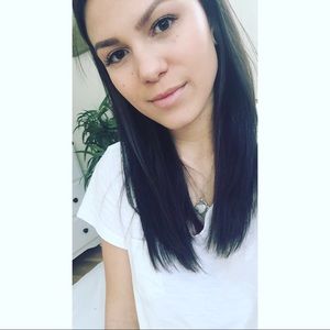 Meet your Posher, Lara