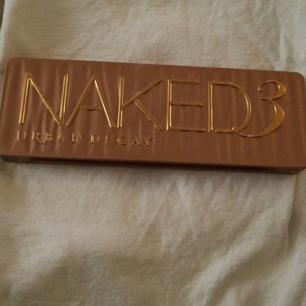 Urban Decay Naked 3 eyeshadow 2