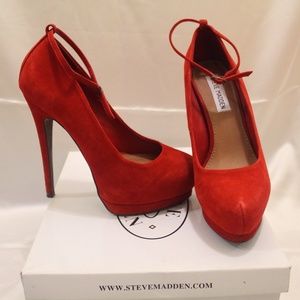 Steve Madden Red Suede pumps