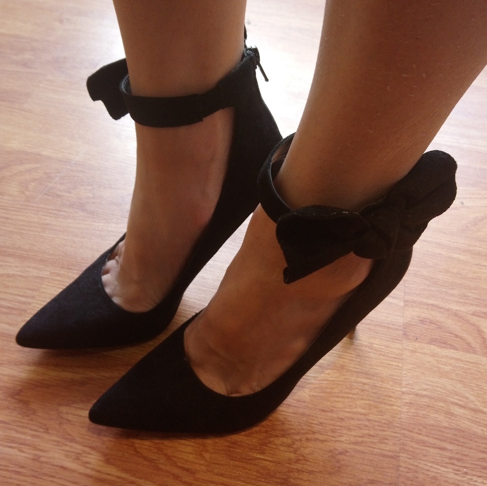 Wild Diva Black heels with a bow