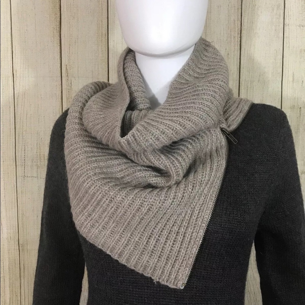 Infinity scarf tan w/ zipper - one size