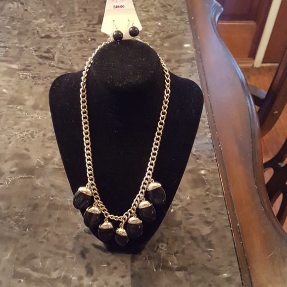 Necklace and earrings set - Picture 2 of 2