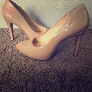Jessica Simpson Nude pumps