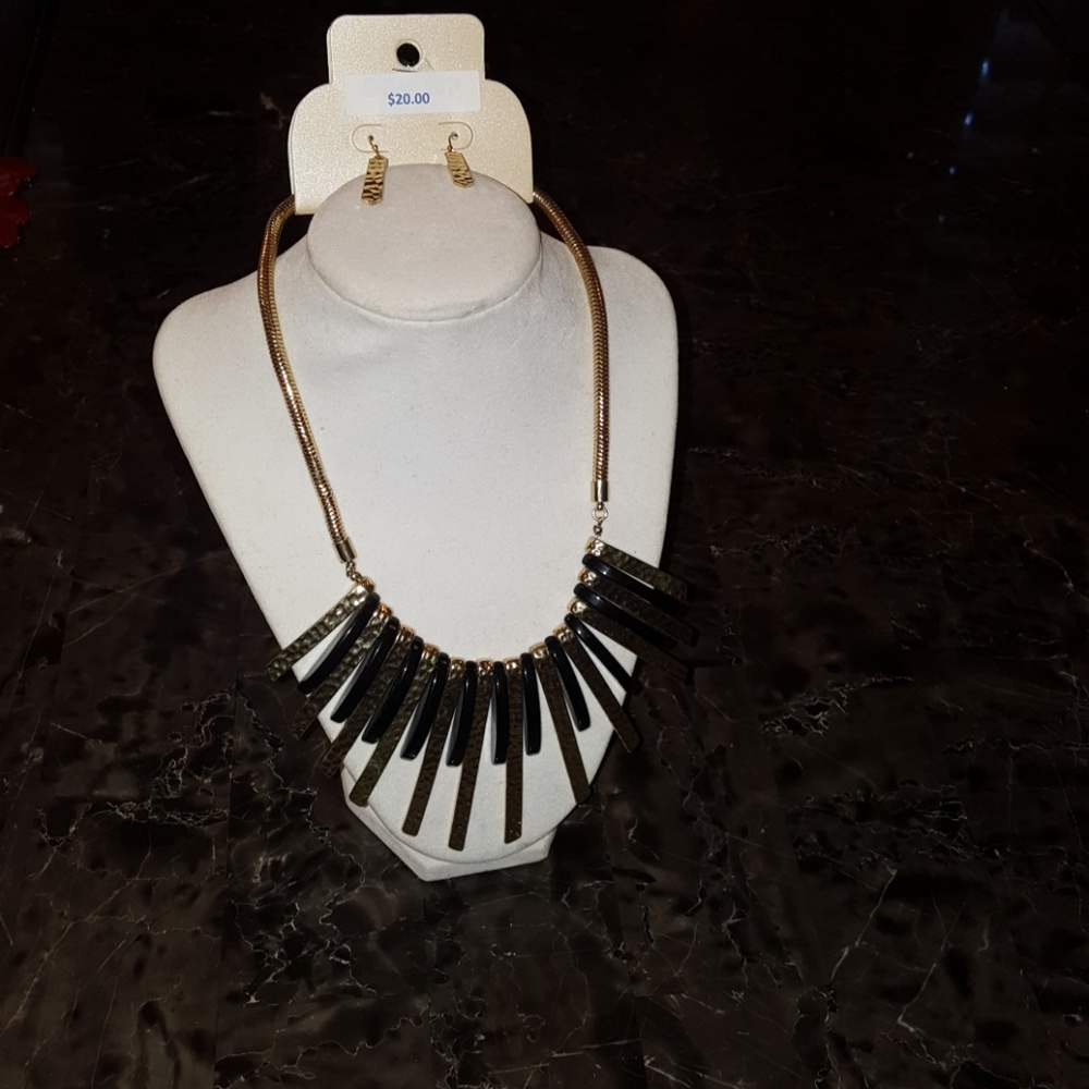 Necklace and earrings set