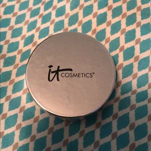 IT cosmetics bye bye pores powder