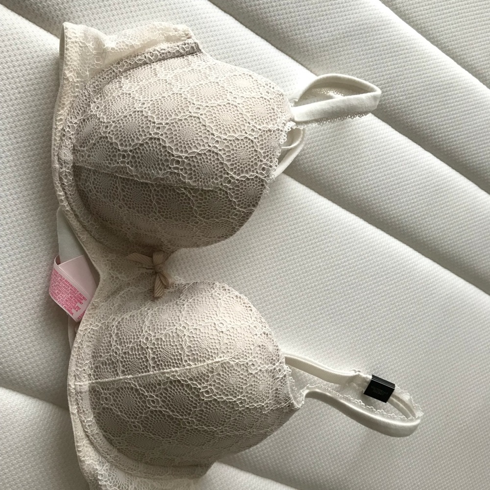 New Victoria’s Secret body by Victoria in Demi