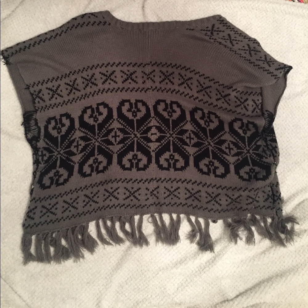 Aztec Pattern Poncho - Picture 2 of 4