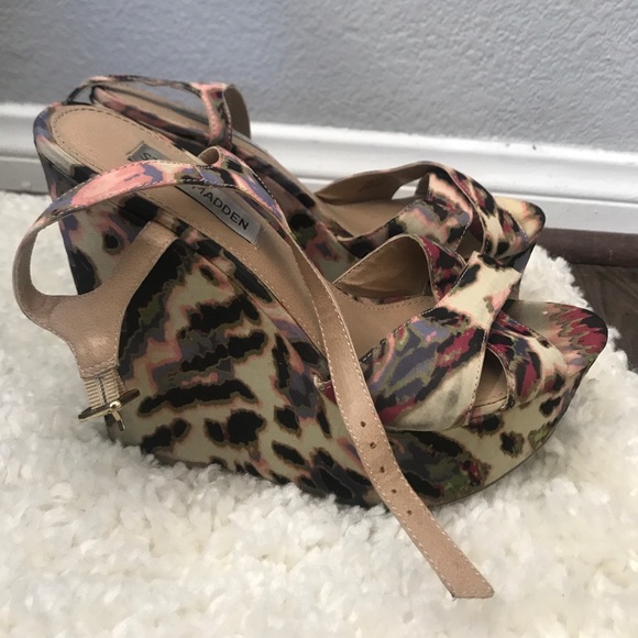 Steve Madden multicolored print wedges - Picture 3 of 4