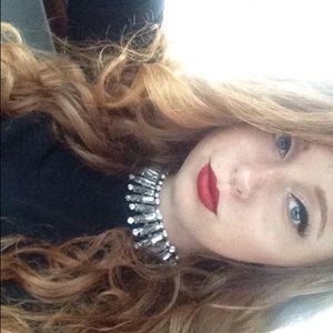 Meet your Posher, Alexis