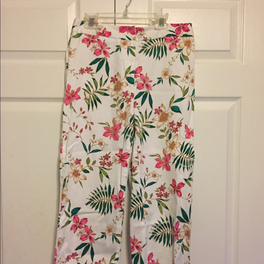 Size 6 ankle length Capris Pants