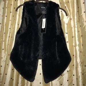 Faux Fur vest (M)