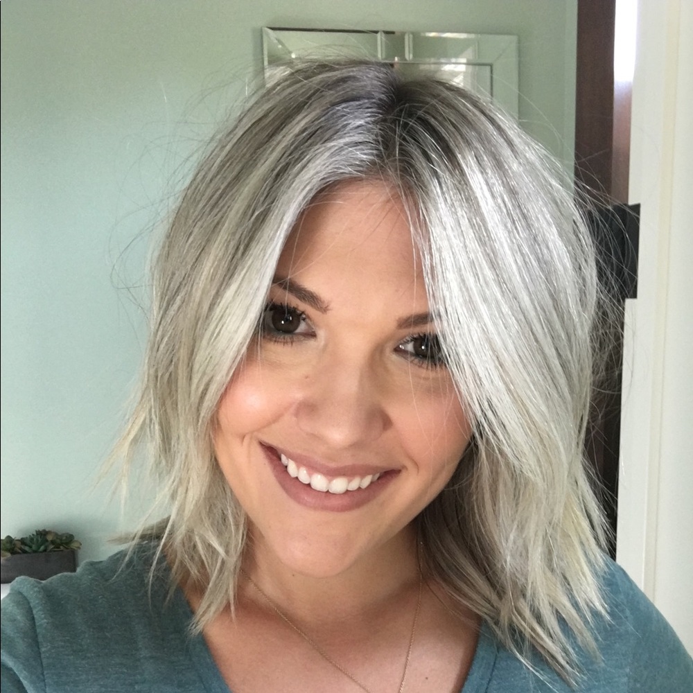 Meet your Posher, Lora