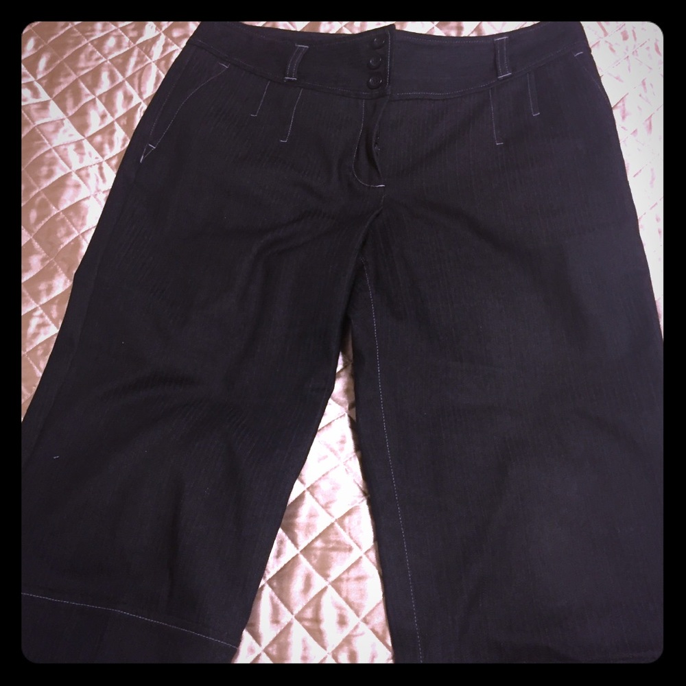 Capris pants in dark gray