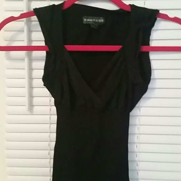 RAMPAGE Low cut black blouse SIZE M - Picture 2 of 3