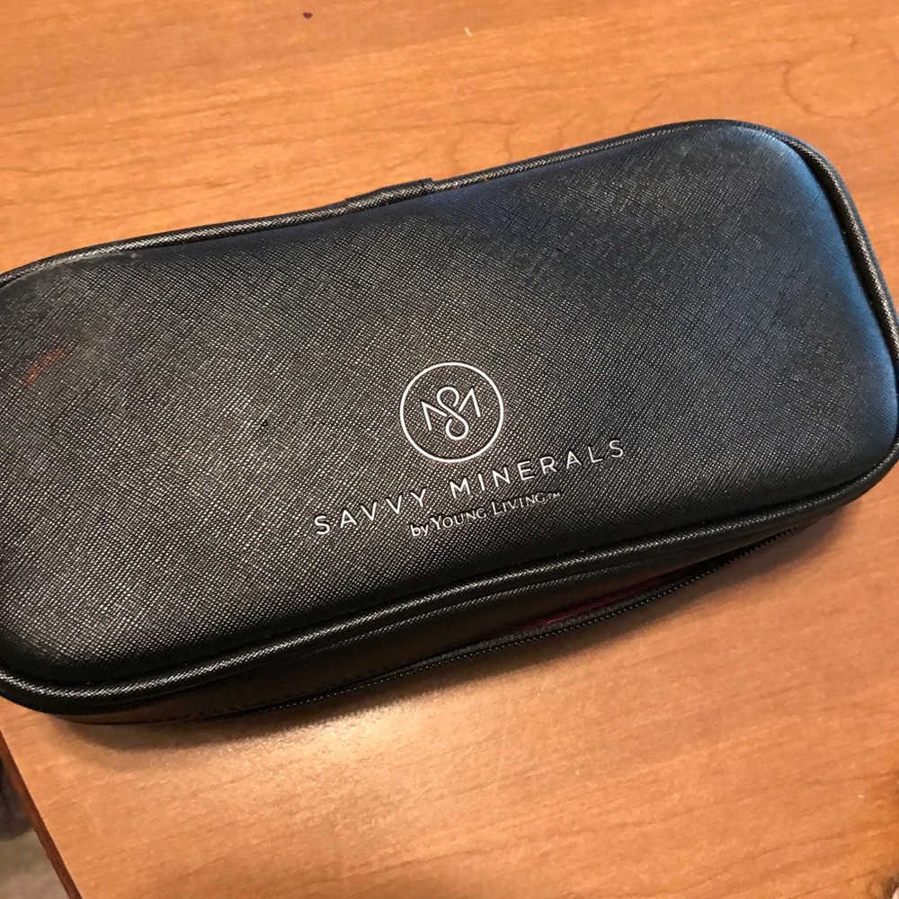 Brand new youngliving savvy minerals make up brush