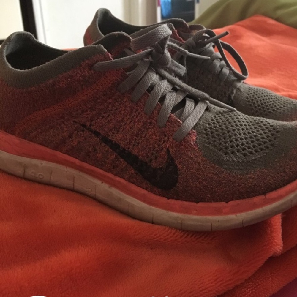 Women's Nikes size 7