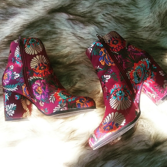 LAST PAIR!!//The Draya// Burgundy Satin bootie - Picture 4 of 8