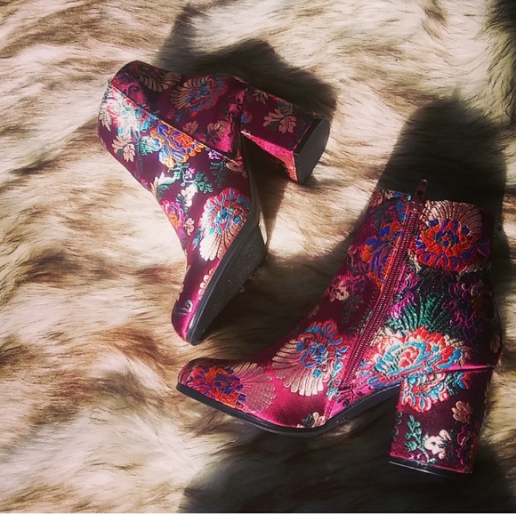 LAST PAIR!!//The Draya// Burgundy Satin bootie - Picture 6 of 8