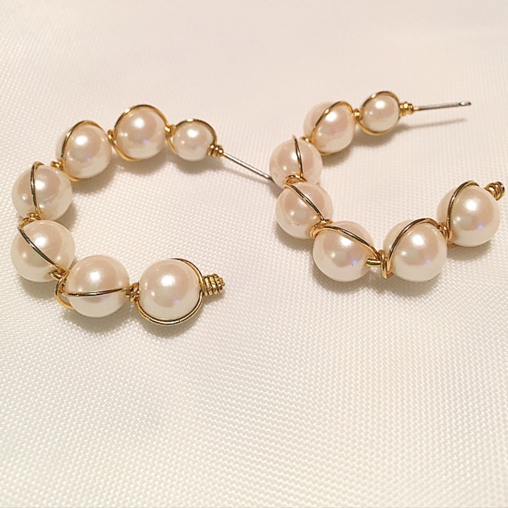 Pretty pearl and gold hoop earrings