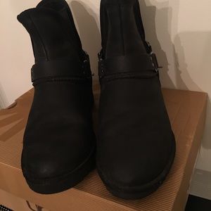 UGG AUSTRALIA GLEN size 6