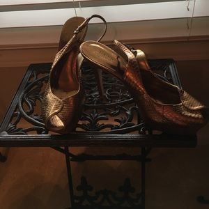 Guess Pumps