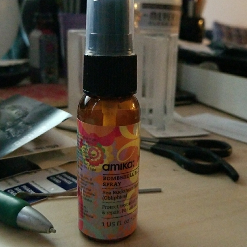 Amika Bombshell Blowout Spray bn-never used