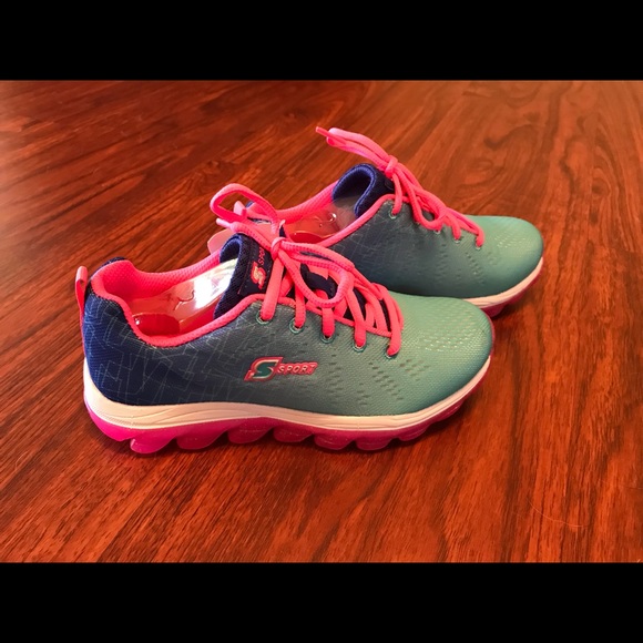 NWT Girls Sneakers PRICE FIRM! - Picture 3 of 7