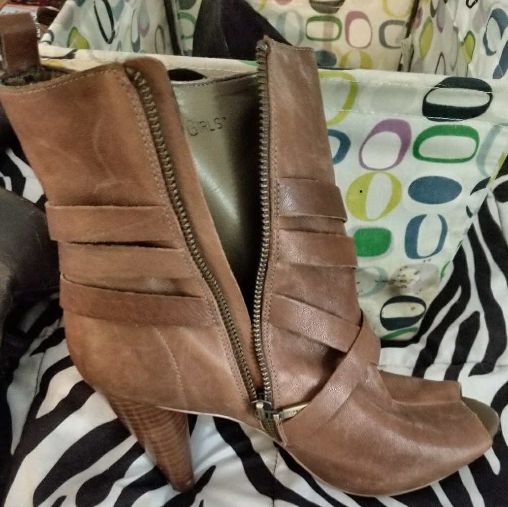 Tan leather BCBG peep toe boots size 8