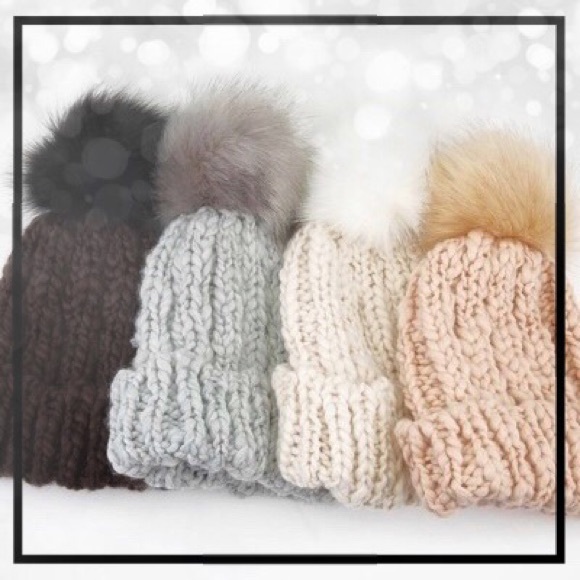 SOLD OUT // Cable Knit Faux Fur Pompom Beanie - Picture 4 of 6