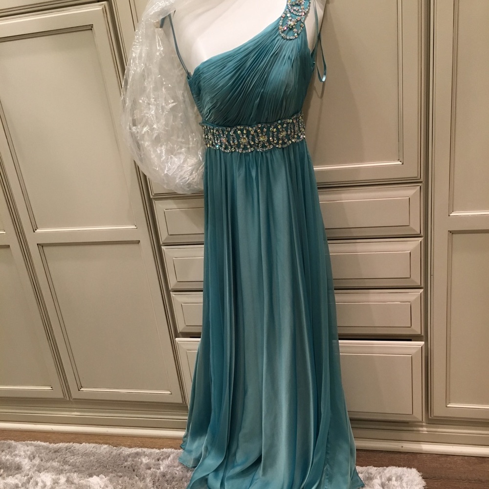 Size 2 dress only worn once