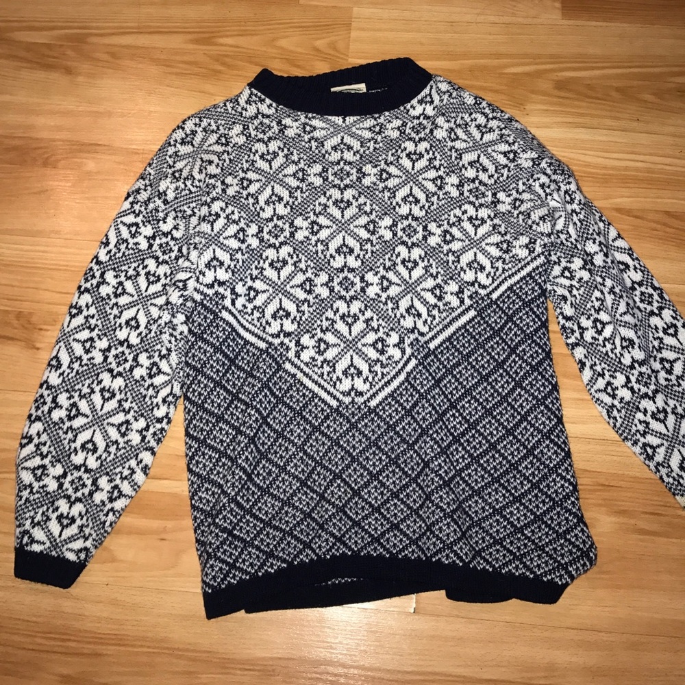 Vintage navy and white sweater