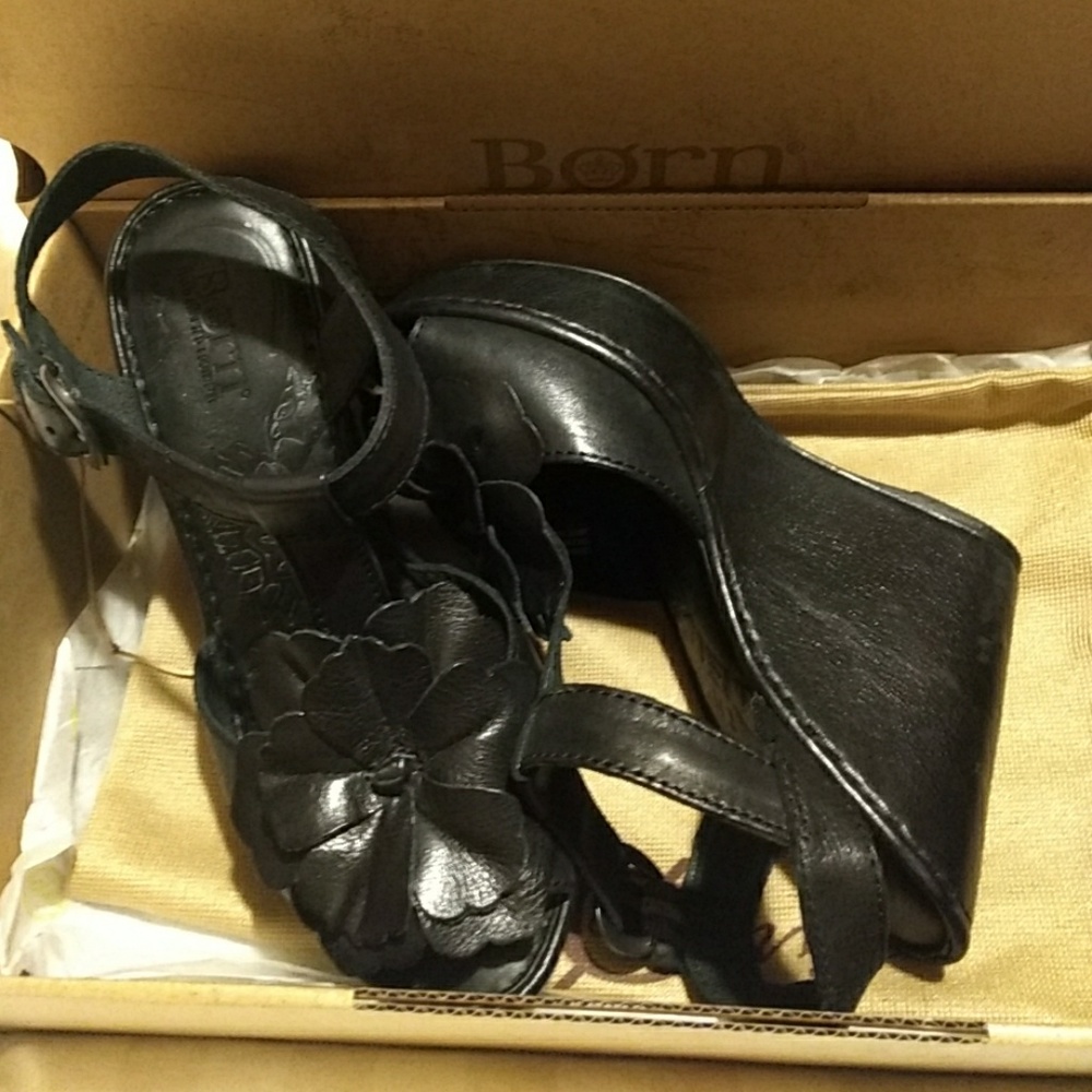 Born black wedges