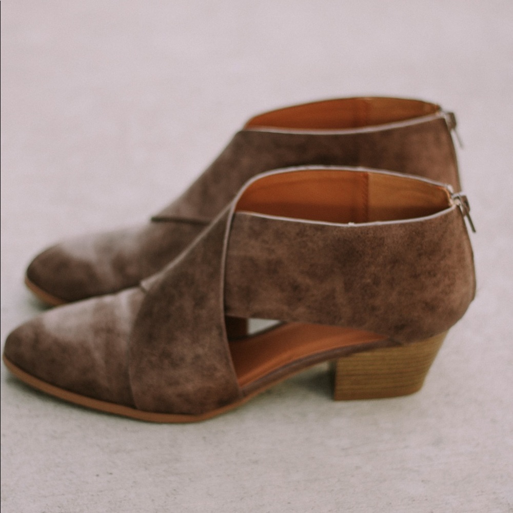 LAST PAIR SIZE 8! Fall Bootie - Picture 5 of 7