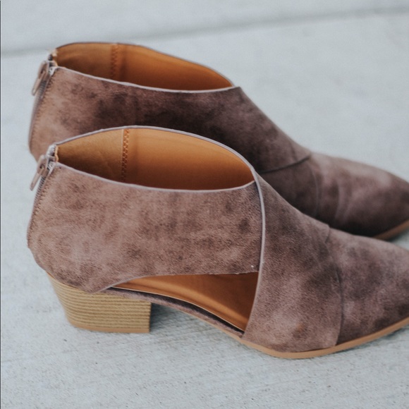 LAST PAIR SIZE 8! Fall Bootie - Picture 3 of 7