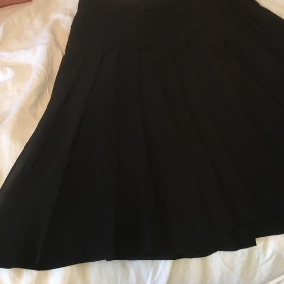 Black pleated chiffon skirt. Fully lined. - Picture 3 of 3
