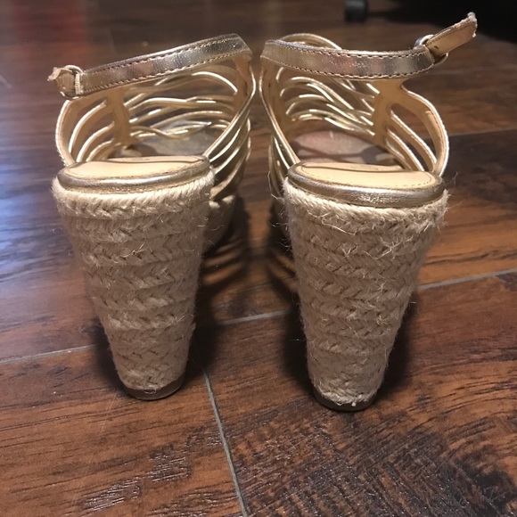 Gold Wedge Size 7 - Picture 3 of 4