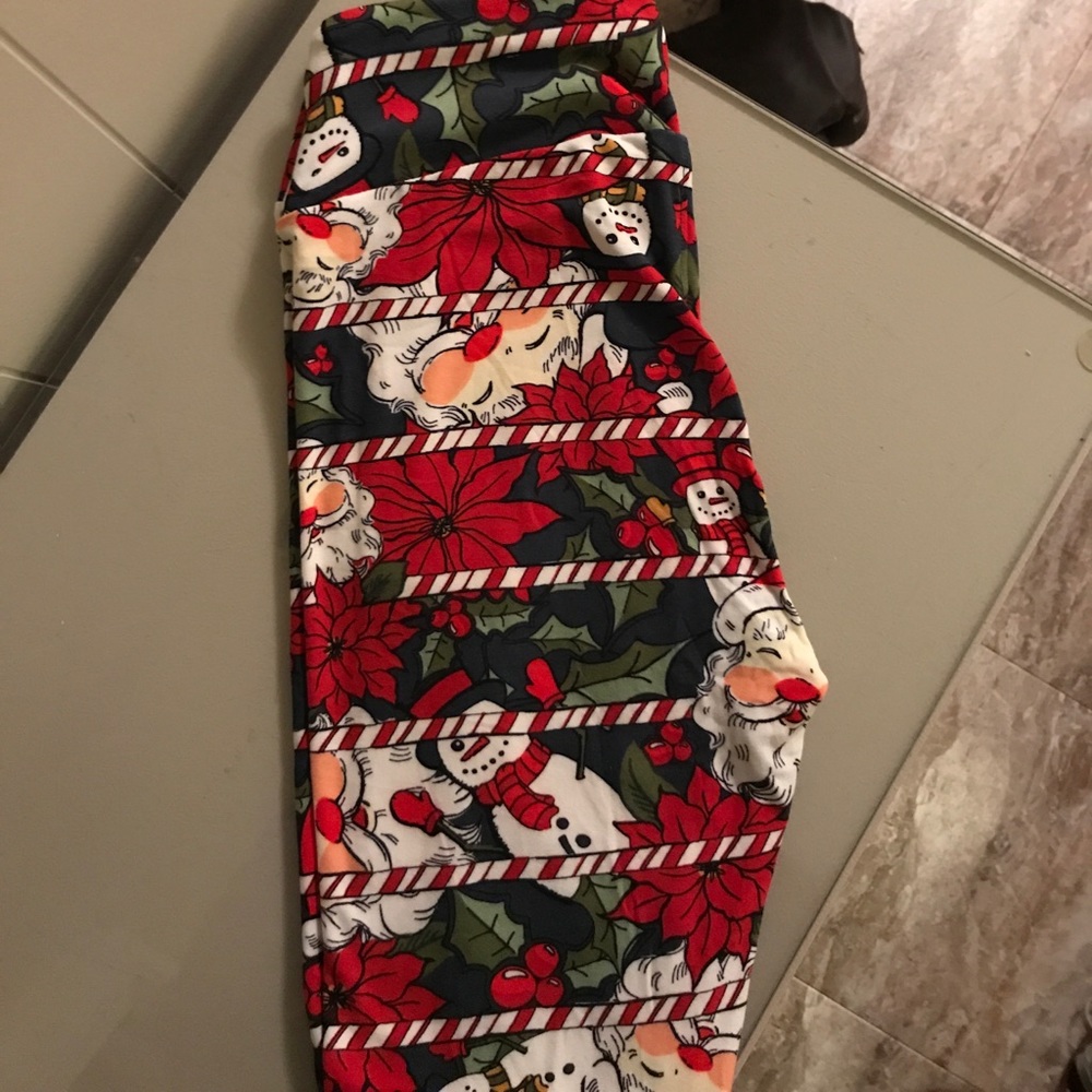 **SOLD** LuLaRoe Christmas Leggings