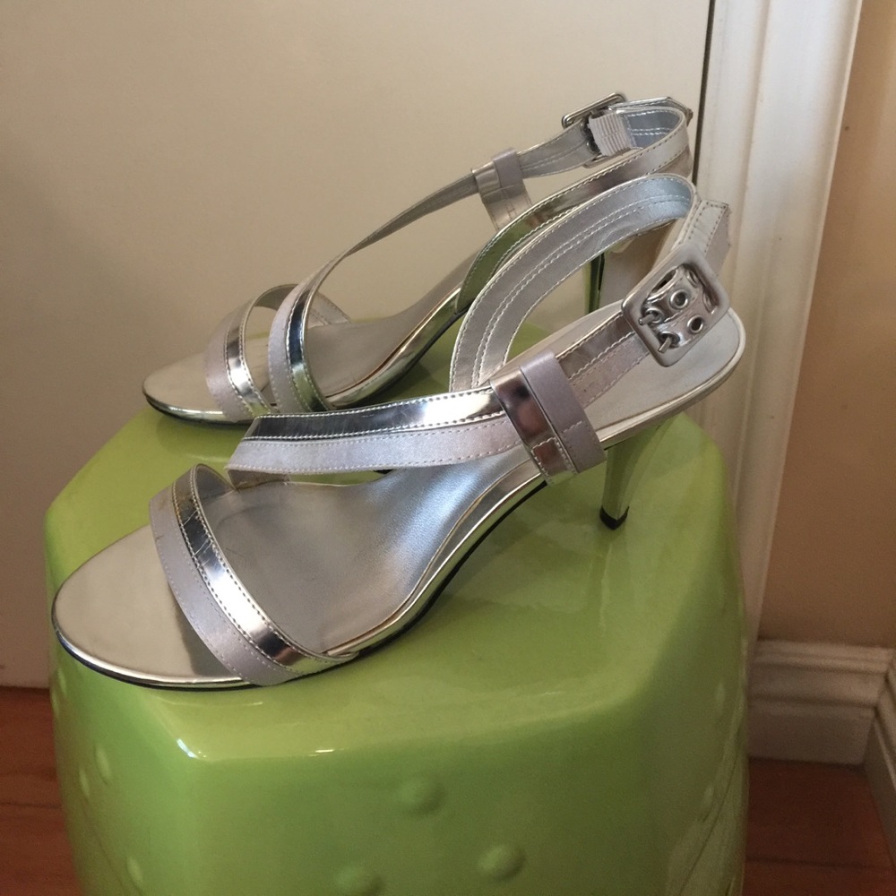 High heel 👠 perfect for wedding . - Picture 3 of 3