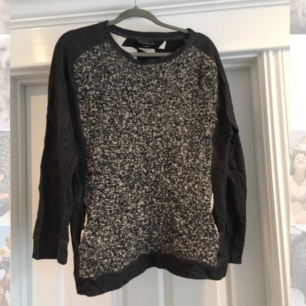 Chic and cozy sweater w/ POCKETS