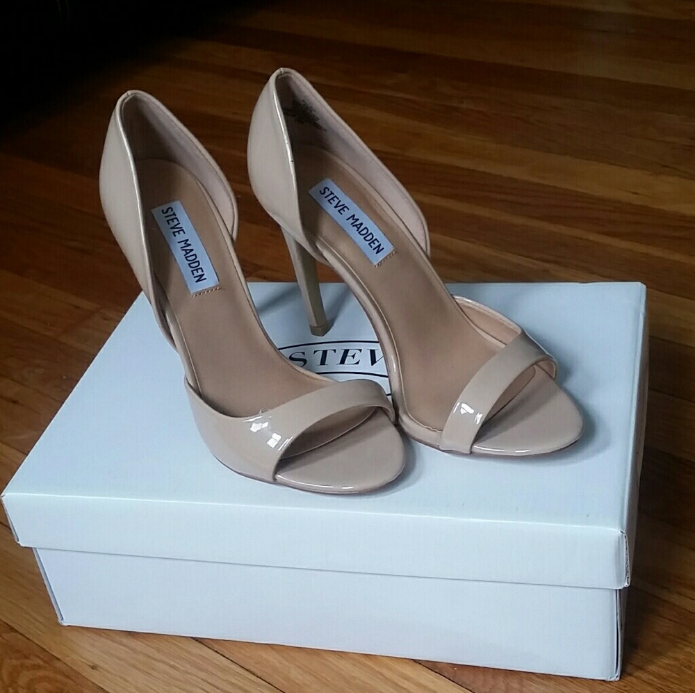 NIB Steve Madden Nude Heels