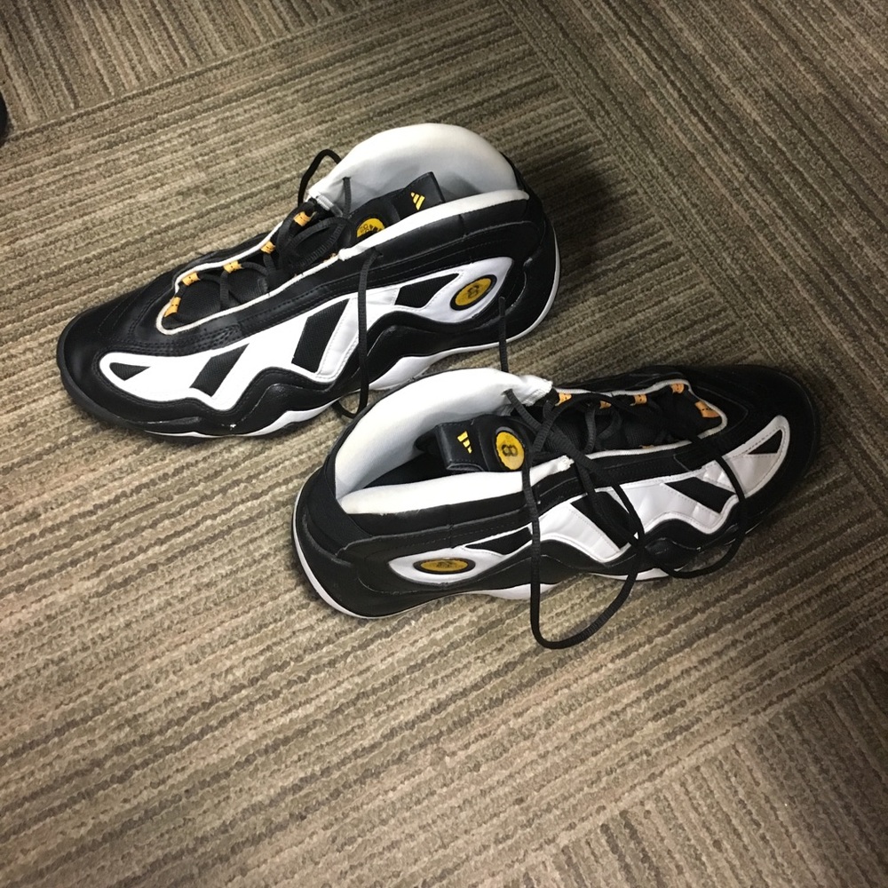 Adidas elevation egt bball sneaks!